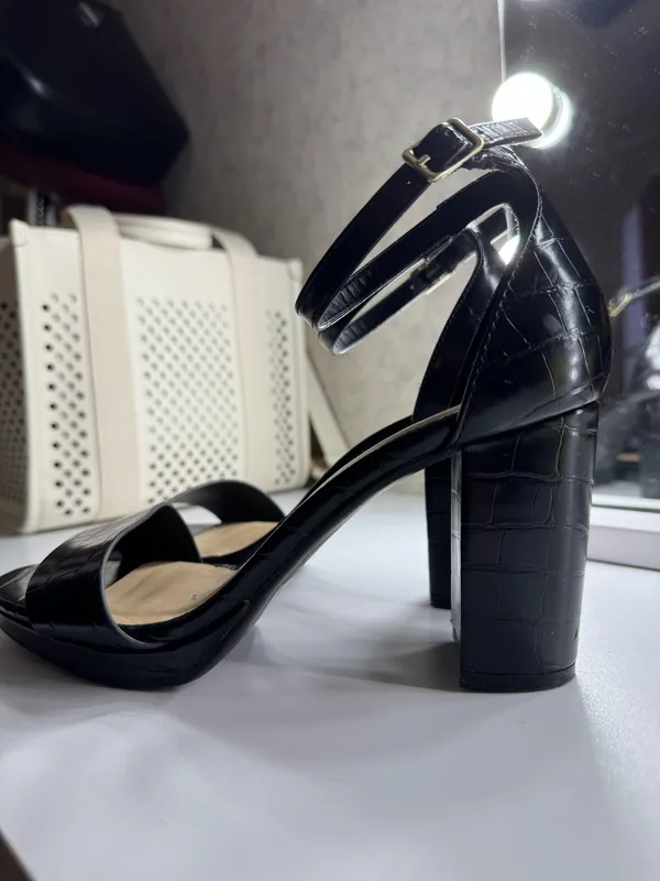 Laundry List Black Platform Block Heels Size 7 - Image 4