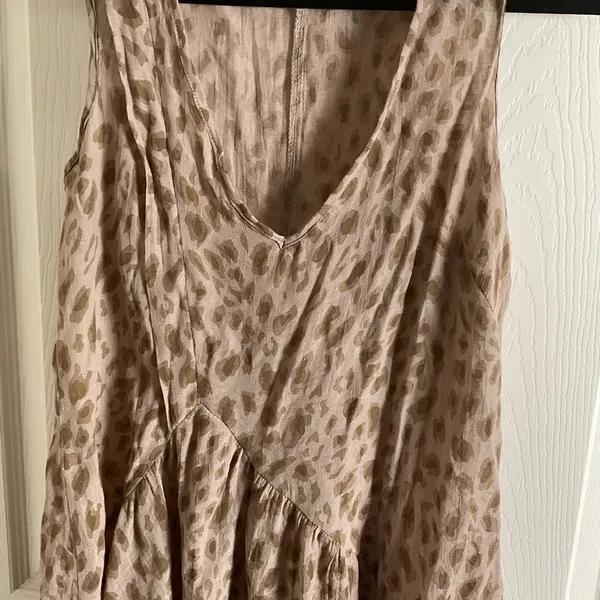 Cecico Leopard Print Sleeveless Blouse size medium - Image 4