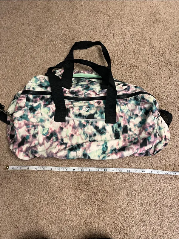 Abstract Tie Dye Medium Duffle Gym Tote Travel Bag School Weekender EUC - Image 5