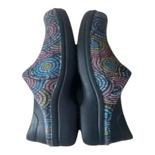 Crocs Women’s Neria Pro ll Graphic Clogs Size 8 Multicolor Pattern Rubber - Image 4