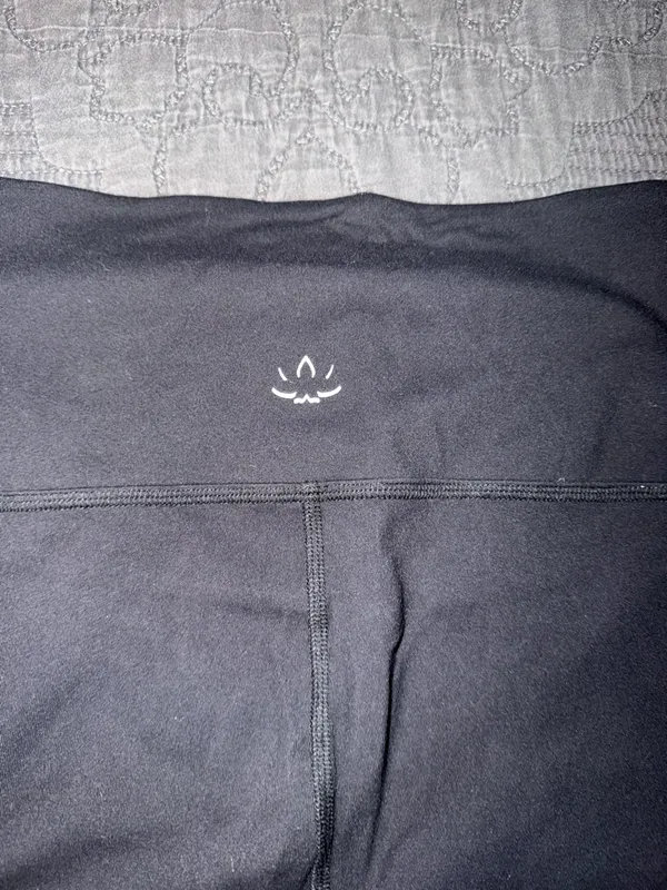 Beyond Yoga Black High-Waist Performance Leggings - Image 4