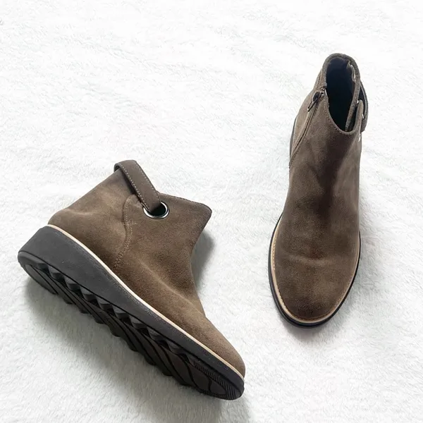 Clarks Sharon Suede Brown Tan Ankle Wedge Boots Almond Toe Women’s Sz 6 Booties - Image 2