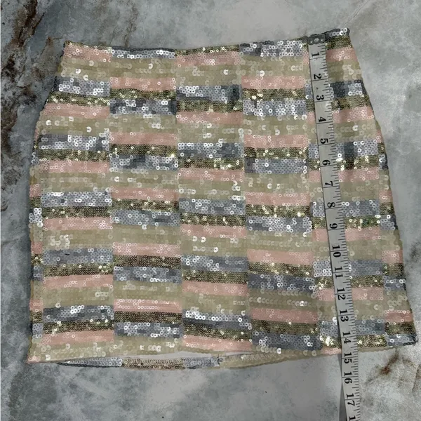 Dina Be White and Gold Sequin Accent - Image 5