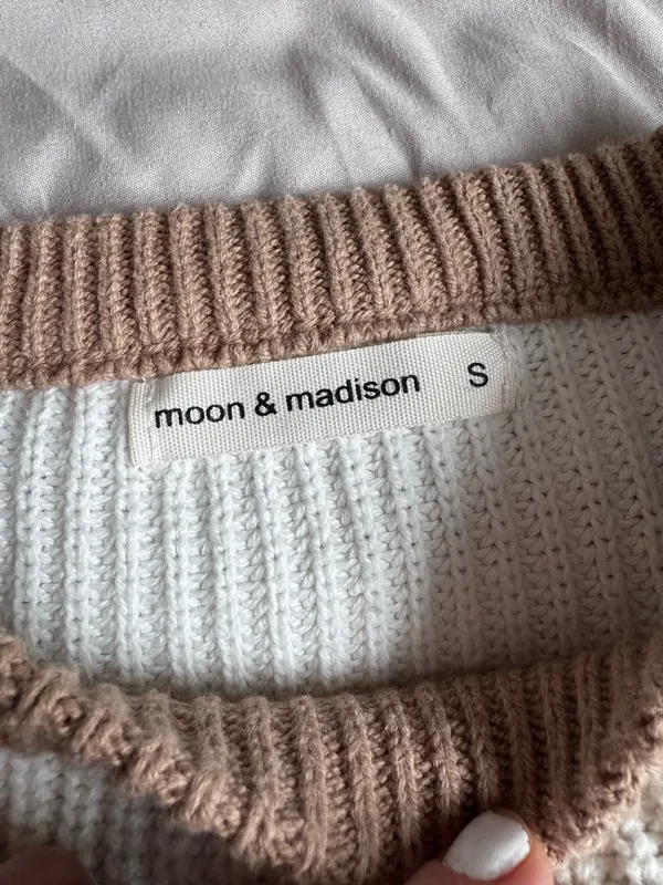 Moon & Maddison Cropped sweater - Image 2