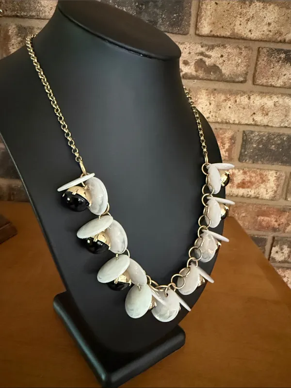 INC International Concepts Statement Black and White flower necklace - Image 3