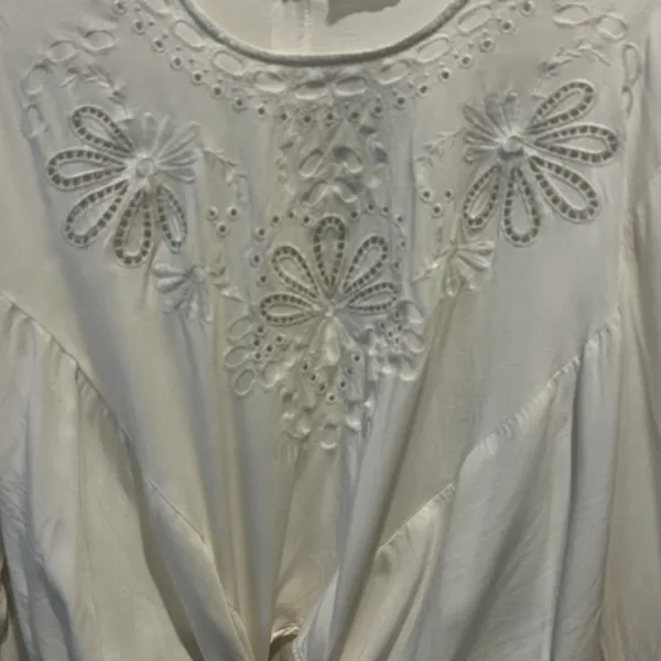 Hummingbird‎ White Eyelet Embroidered Front Tie Bell Sleeve Blouse L Cottagecore - Image 3