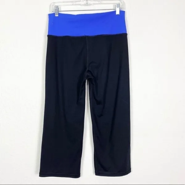 Alo Coolfit Black & Blue Capri Length Leggings - Image 2