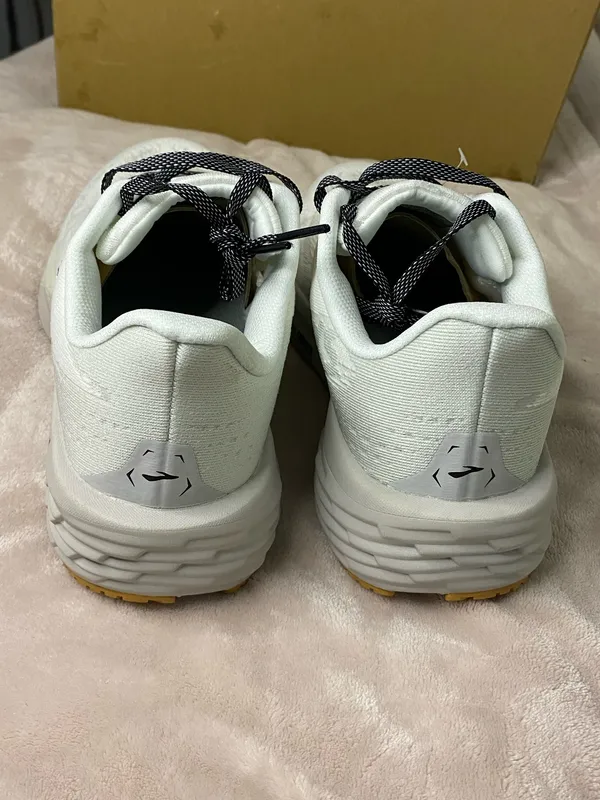 Unisex Brooks Launch 11 Running Shoes Mens size 7 Womens size 8.5 - Image 3