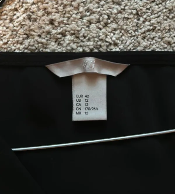 H&M v neck blouse - Image 2