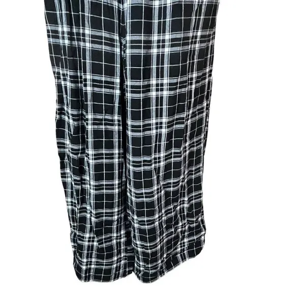 Hollister Black and White Plaid Jumpsuit Size Medium‎ - Image 4