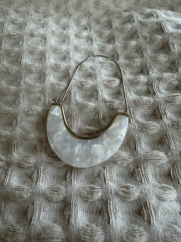 White and Gold Boutique Earrings - Image 3