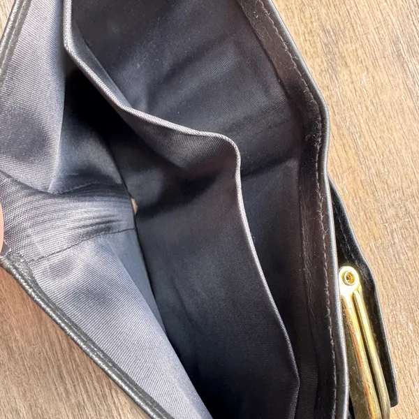 Buxton Black Leather Bifold Wallet Kiss Lock Coin Pouch ID Window Velvet Touch - Image 4