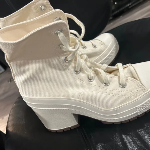 Converse Chuck 70 De Luxe Heel High-Top Sneakers small smudge in front NWOT - Image 8
