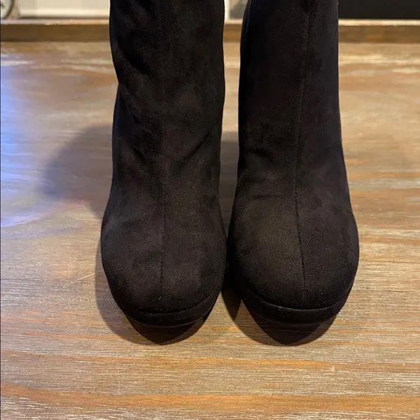 Steve Madden Black‎ Suede Block Heel Ankle Boots – Size 11 - Image 3