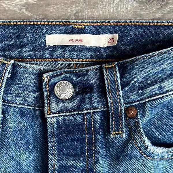 Levi’s Wedgie Icon Fit in These Dreams - Image 6