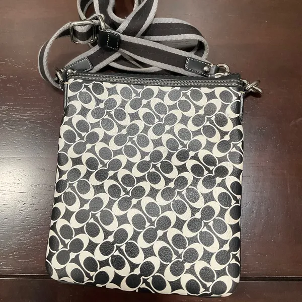 Coach Black And White C Logo Crossbody‎ Swingpack - Image 2