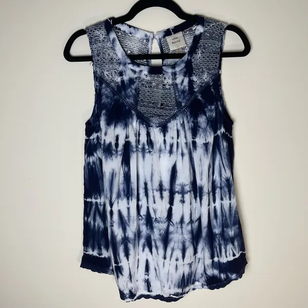 Knox Rose | Blue & White Tie-Dye Lace Accented Sleeveless Top | Large - Image 2