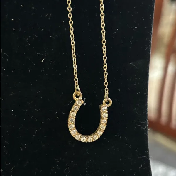 Gold costume novelty chain bundle preowned - Image 4