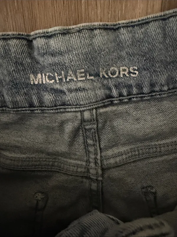 Michael Kors Relaxed Cropped Wide-Leg Jeans in Light Denim Wash - Image 2