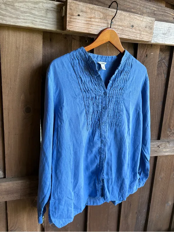 L.L Bean Light Blue Linen Pleated Lagenlook Blouse - Image 2