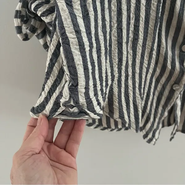 Jane and Delancey Blouse,Striped Size Large. Roll up sleeve button option! - Image 6