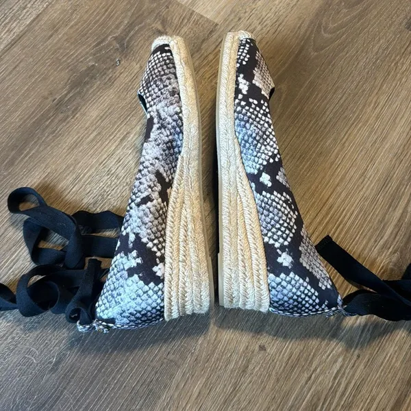 Tory Burch Women's Heather Ankle Wrap Wedge Espadrilles Snake Print Size 9.5 M - Image 7