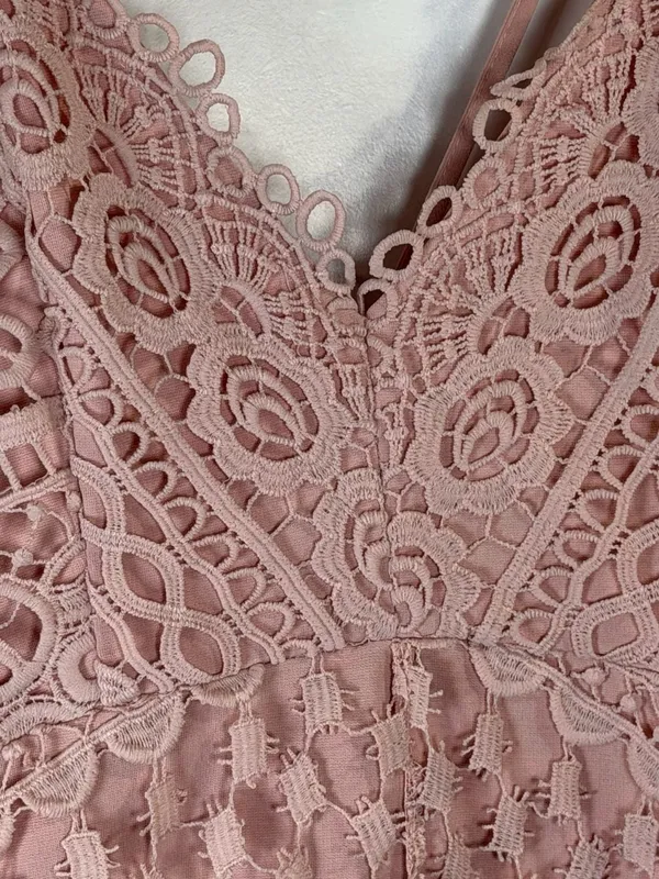 ASTR the Label Caroline Lace Mini Dress in Blush Pink Size Medium - Image 3