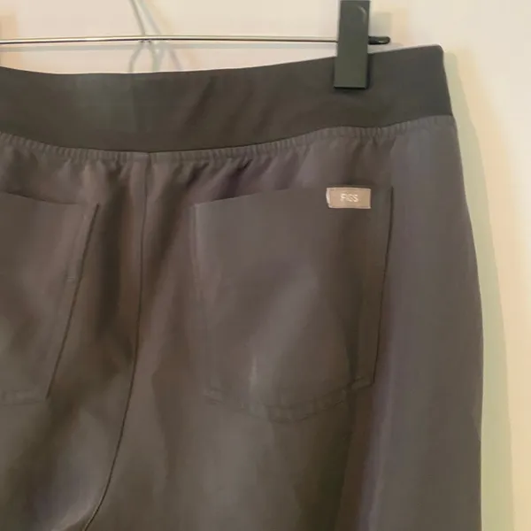 FIGS Charcoal Gray Zamora Jogger Scrub Pants Uniform Women's size Small Petite - Image 6