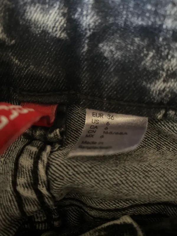 H&M Divided Acid Washed Jeans - Image 3