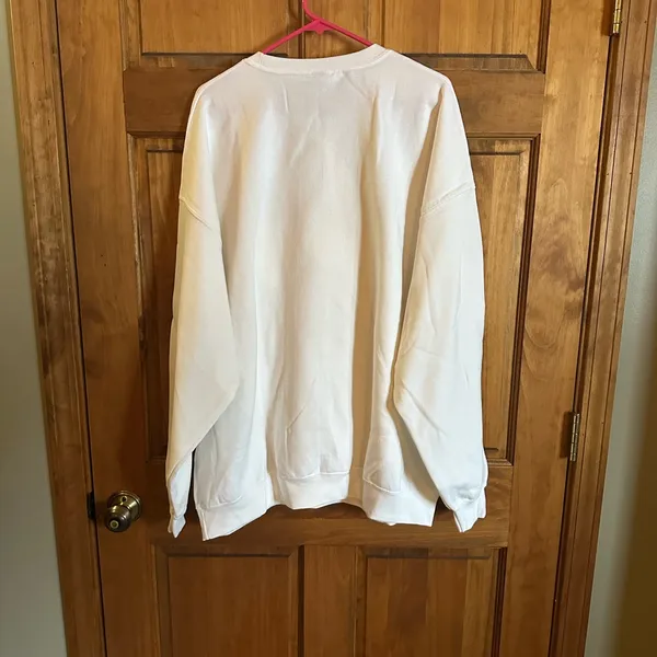 Christmas Sweater! White Sweatshirt with Red Sequin 'Merry' size XXL! - Image 4