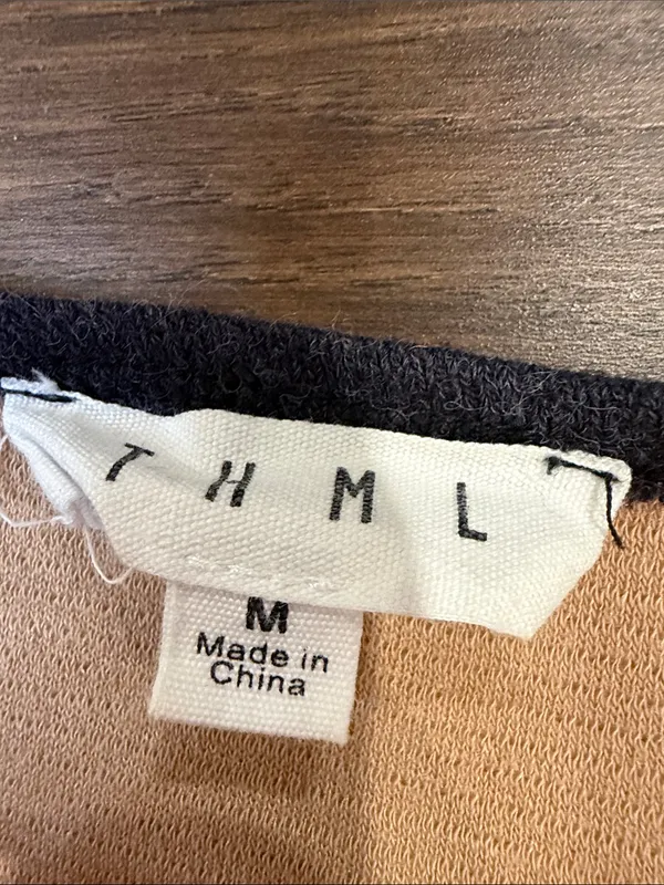 THML Tan and Navy Knit Flutter-Sleeve Casual Top Size Medium - C68-020 - Image 2