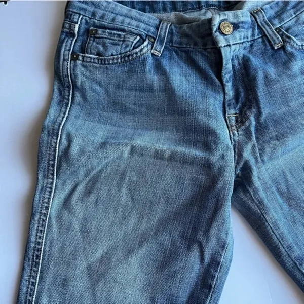 7 For All Mankind • A Pocket Distressed Hem Bermuda Shorts - Image 2
