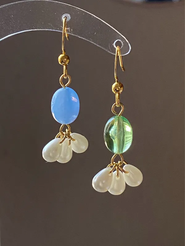 Handmade beautiful German beads & faux pearl dangle earrings🩵 - Image 8