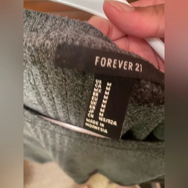 Forever 21 green fitted long sleeve - Image 3
