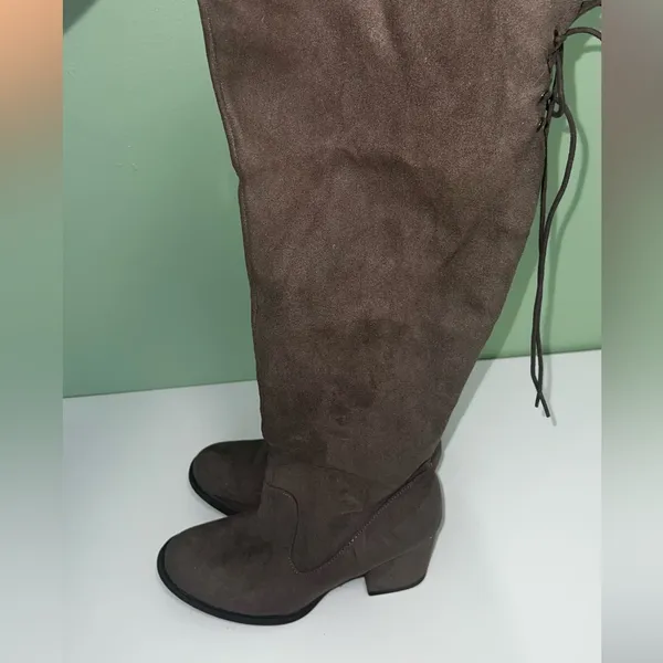 Kohl’s Jetset Grey Faux Suede Over-the-Knee Boots - Size 9.5 - Image 2