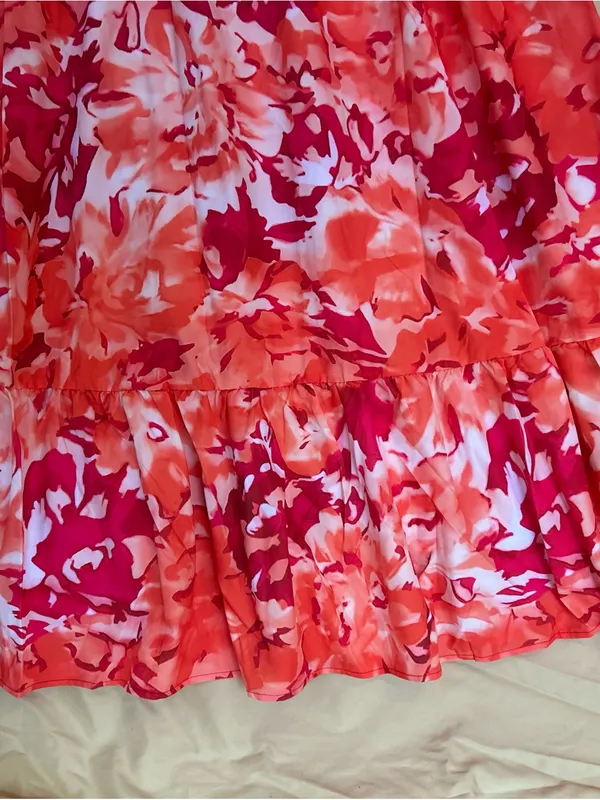 V-Neck Floral Maxi/midi Dress in Orange & Red, ruffled hem, size medium NWOT - Image 3