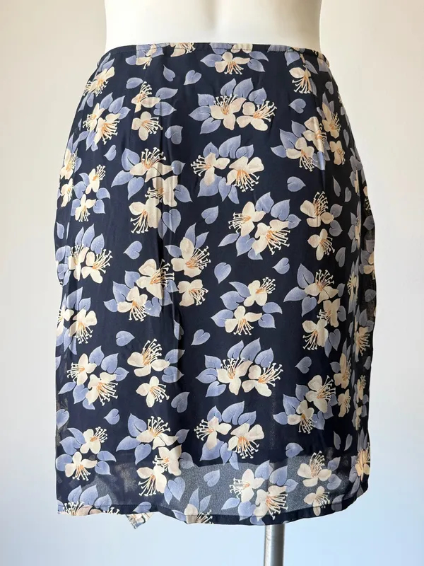 Banana Republic Vintage Floral Asymmetric Wrapped S - Image 9