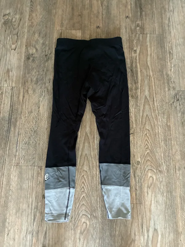 Nike Black Leggings with Gray Colorblock Panels - Image 3