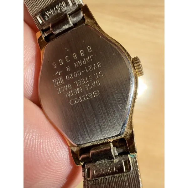 Vintage Seiko Womens Watch 20mm Dial Gold Tone 8Y21-0020‎ Needs New Battery - Image 3