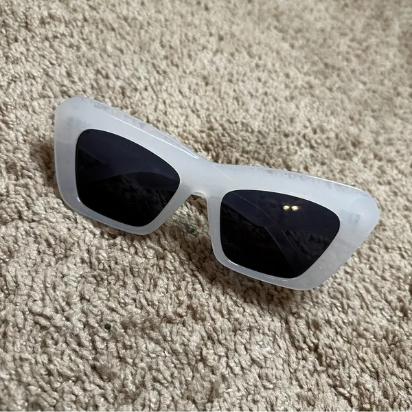 Princess Polly Snowglobe Sunglasses - Image 3