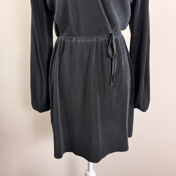 Abercrombie Black Plisse Mini Dress Long Sleeve Elastic Waist Pleated Small - Image 6