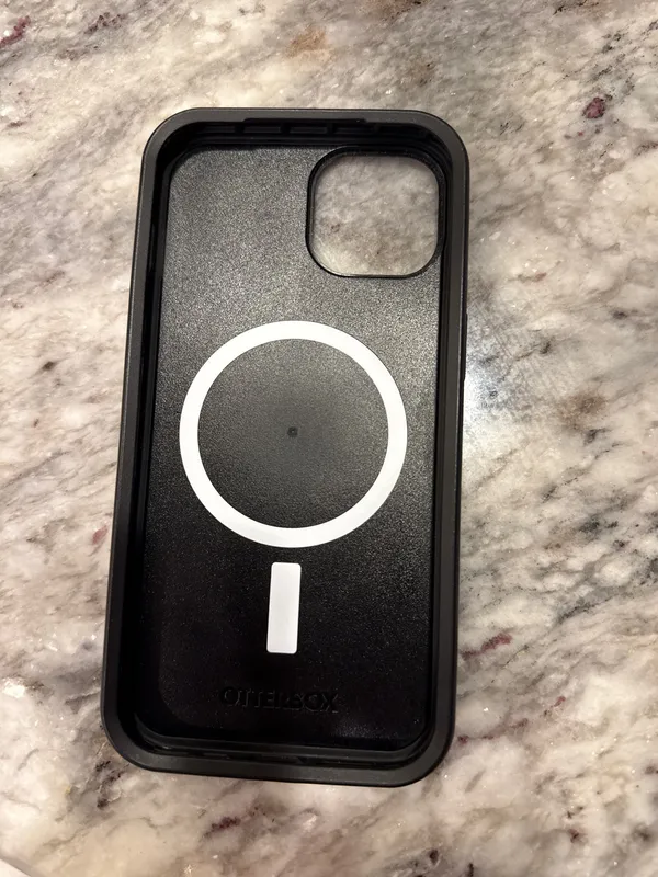 OtterBox iPhone 14 Case - Image 2