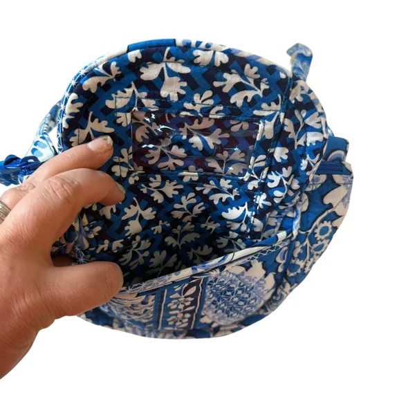 Vera Bradley Lizzy Crossbody Shoulder Bag Blue Lagoon Retired‎ Quilted - Image 4