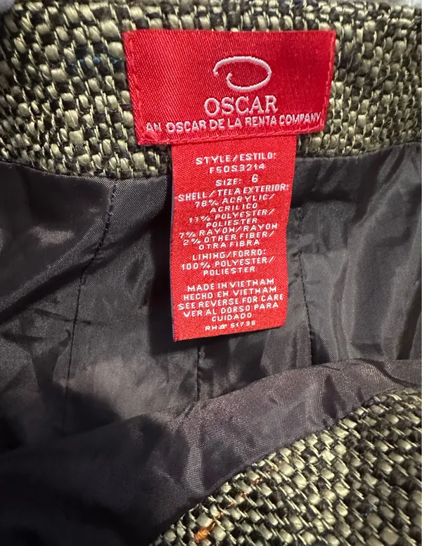 Oscar de la Renta Tweed Jacket & Skirt Set are a size 6. - Image 3