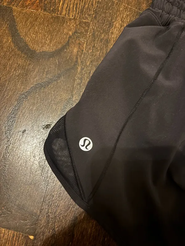 Lululemon Hotty Hot Shorts 2.5" High-Rise - Image 3