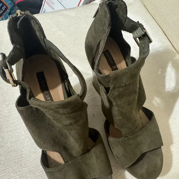 Parker And Sky Wedges‎ Womens Size 6 Olive Green Suede High Heels Peep toe - Image 3