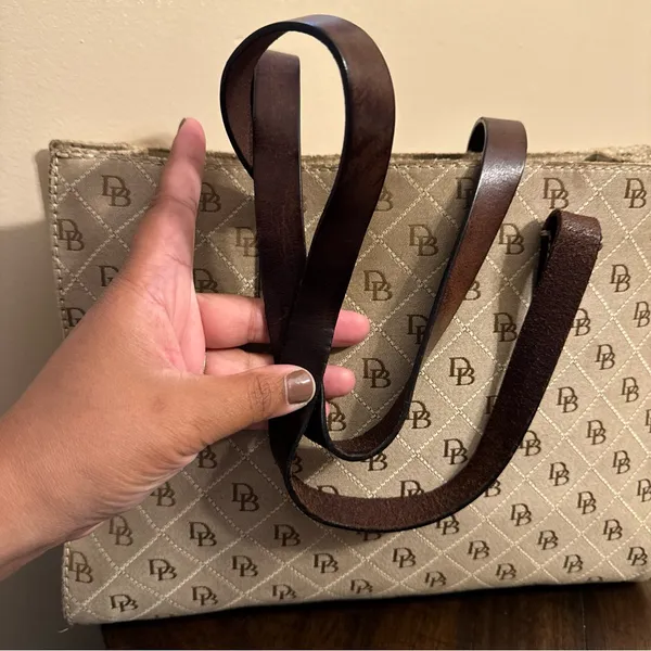 Dooney & Bourke East West Tote Signature Quilt Tan & Brown‎ Stitching EUC - Image 4