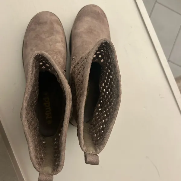 Booties Stylish Women's Taupe Ankle Booties 10 MUDD Excellent shape - Image 8