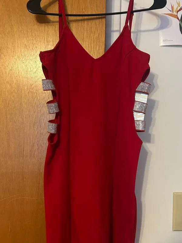Almost famous Red cut-out dress with silver accents - Image 2