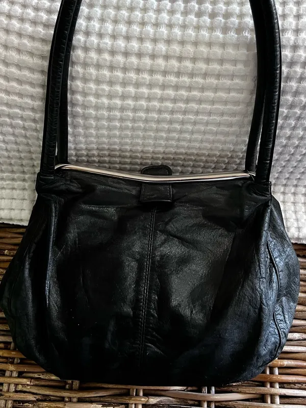 HOBO Black Leather Handbag Slouchy Soft Leather - Image 2